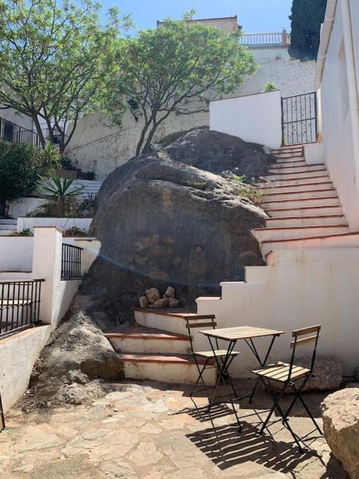 Casa Sin Numero, An Authentic Holiday home Comares