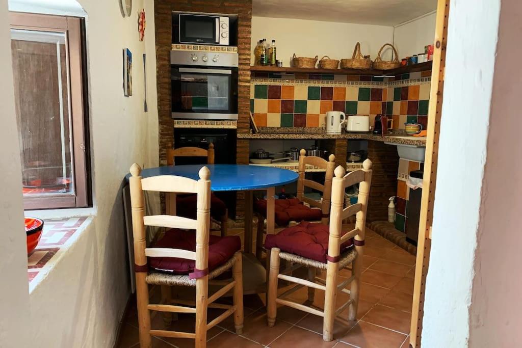 Casa Sin Numero, An Authentic Holiday home Comares